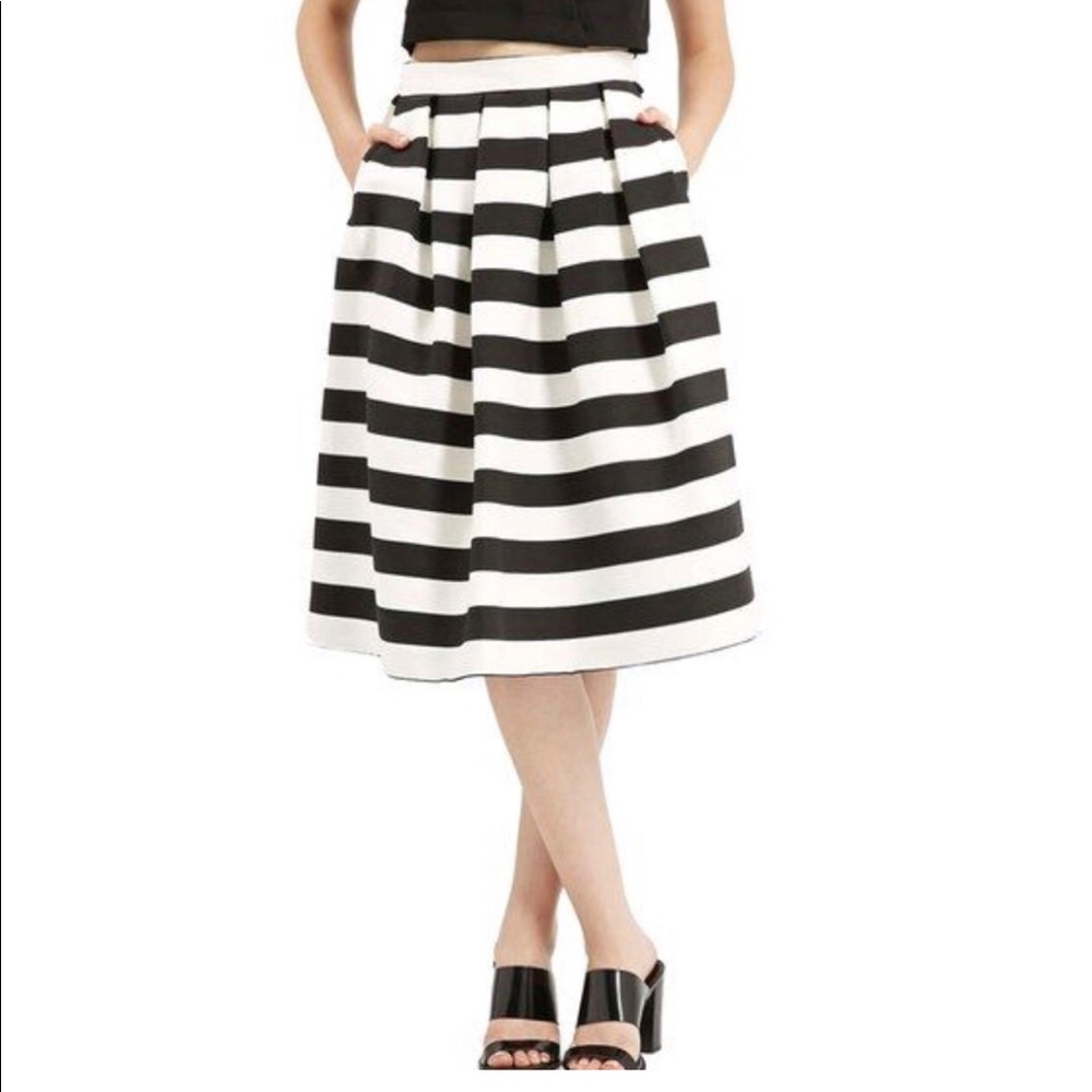 STRIPED SKIRT😍